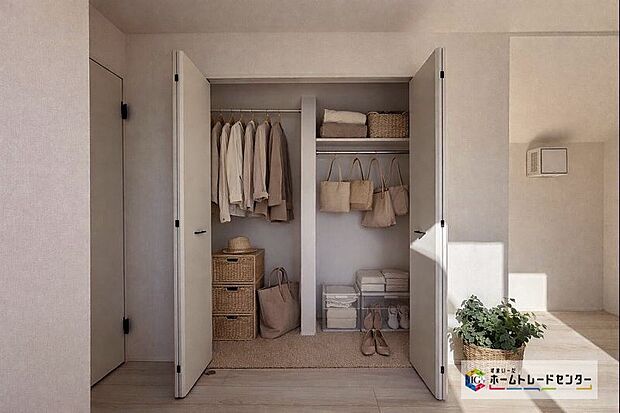 【収納】大容量のクローゼットはおしゃれ好きにはうれしポイントです♪室内もスッキリと片付き気持ちの良い空間になります。※こちらはCGで画像を生成したイメージ画像になります。家具などは付いておりません