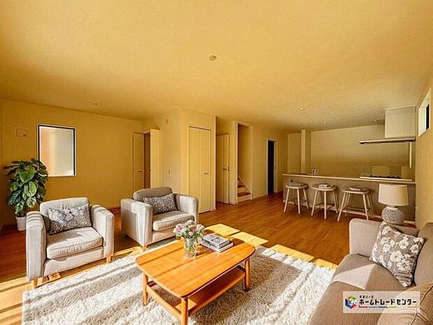 【リビング】暖かな雰囲気のＬＤＫ。ご家族が自然と集まる穏やかな暮らしがイメージできますね♪
※こちらはCGで画像を生成したイメージ画像になります。家具などは付いておりません。