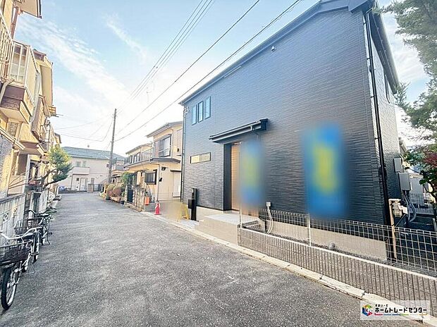 【前面道路含む現地写真】子育て環境にはピッタリな落ち着いた雰囲気♪戸建ては建物が独立しているため、マンションのように上下階や隣からの騒音を気にせずに過ごせるのもポイントですね♪