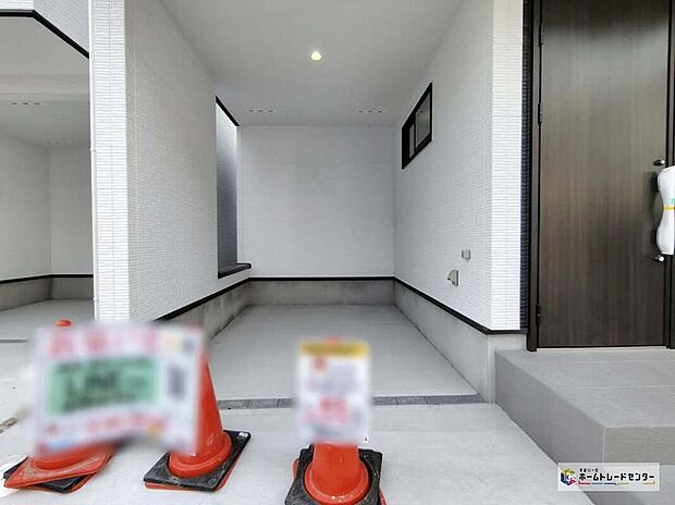 【駐車場】【３号棟】カースペース１台分ございます！前面道路は6ｍとゆとりの広さで駐車もしやすいです♪