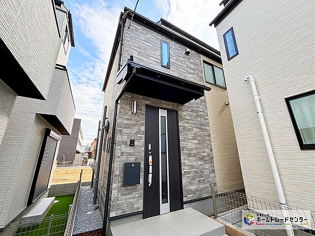 【D号棟外観】戸建ての大きなメリットは、「自分の土地」を自由に使えること。好きなペットとの暮らし、ガーデニングやＤＩＹ、車やバイクの手入れなど様々な趣味を楽しめます♪