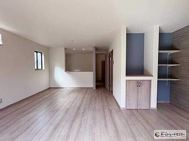 【リビング】キッチンから全体を見渡せる開放的なLDKです!お料理中もご家族の様子を感じられ、自然と会話が生まれる間取りです♪