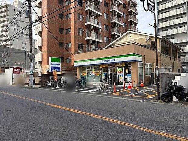 ファミリーマート松戸小金店(約750m)