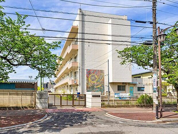 市川市立曽谷小学校(約130m)