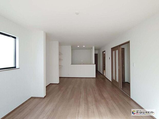 【リビング】ゆとりある空間で解放感があるリビングです♪採光にも優れていて過ごしていて気持ちのいいリビングです!