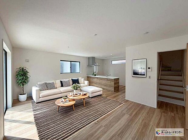 【リビング】大きな窓のあるリビングは、陽光あふれる明るい空間です。居心地良く、ご家族皆がゆったり寛げる憩いの空間となりそうです♪※こちらはCGで画像を生成したイメージ画像になります。家具などは付いておりません。