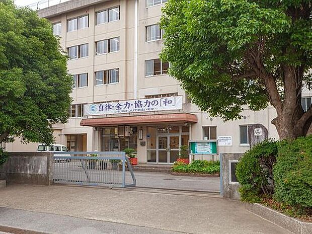 松戸市立和名ケ谷中学校(約850m)
