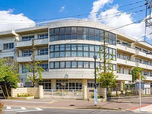 市川市立妙典中学校(約900m)