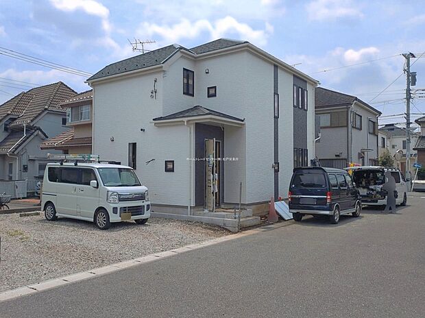 【現地外観写真】小学校まで徒歩5分、中学校までは徒歩12分と通学しやすい立地です！小中学校への通学路を実際に歩いてみるのもいいですね♪車からは見えない楽しい発見がきっとあります！
