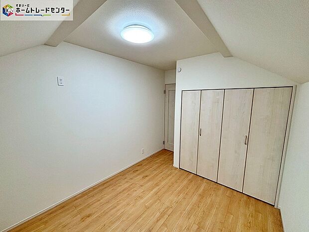 【【B号棟】リビング以外の居室】全居室に収納を完備しておりますので、いつでもお部屋をすっきりとお使い頂けそうです。自分好みのインテリアやレイアウトを考えるのも楽しみです。