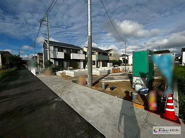 【前面道路含む現地写真】休日にご家族揃ってご見学はいかがでしょうか♪実際の現地を見てみると図面などではわからない、新たな発見もありますのでまずはお気軽にお問い合わせください♪