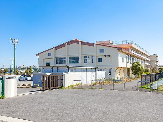 市川市立東国分中学校（約650m）