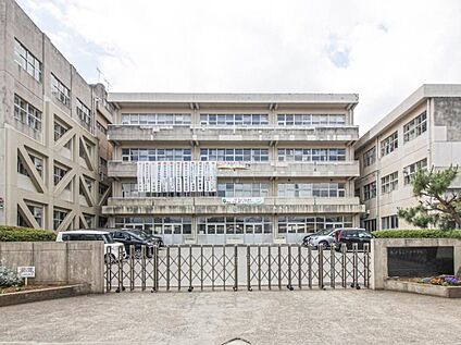 松戸市立六実中学校 900ｍ(徒歩12分)