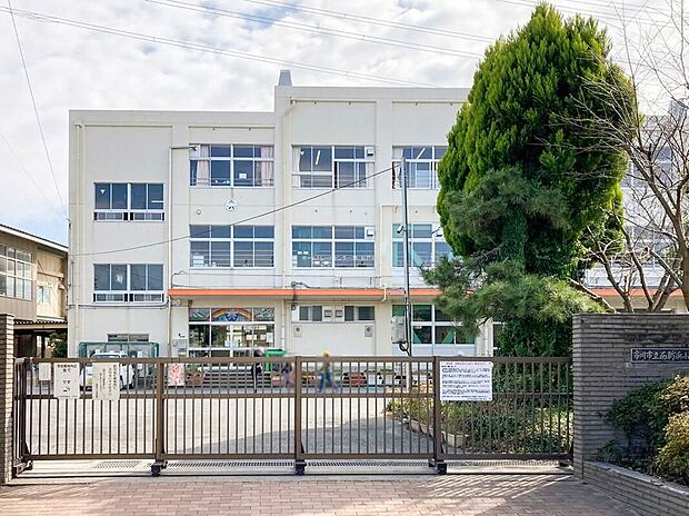 市川市立南新浜小学校(約950m)