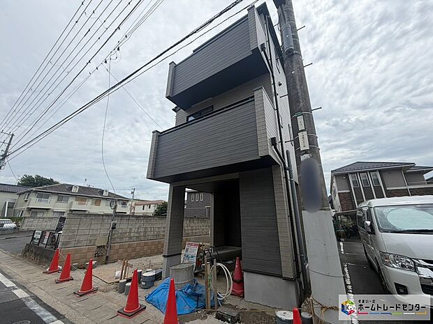 【現地外観写真】新築ならではのきれいさはもちろん、暮らしやすさにもこだわった一戸建て。
ぜひ一度、実際に見ていただきたいおすすめの住まいです♪