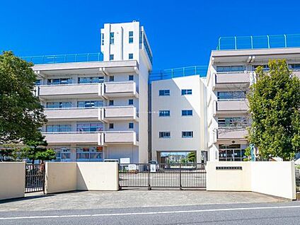 市川市立北方小学校 450m (徒歩6分)