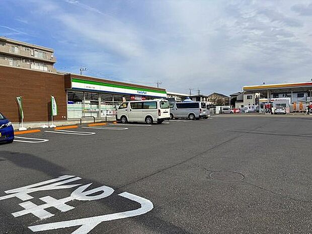 ファミリーマート松戸六高台二丁目店(約786m)
