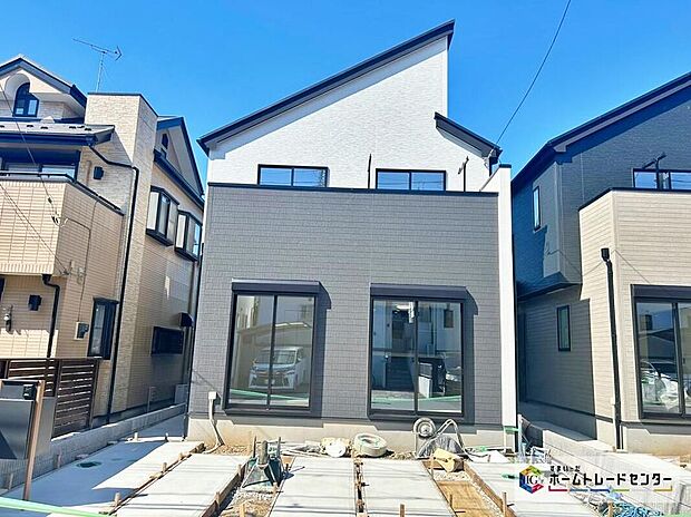 【現地外観写真】【1号棟】閑静な住宅街の2棟現場!陽当りも良好です。平日・お仕事帰りなど、いつでもご案内致します!お気軽にお問い合わせ下さい♪