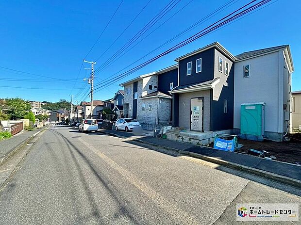 【現地外観写真】南からの陽光たっぷり降りそそぐ明るいお住まいです。どのお部屋も、採光良好な風通しの良い快適な空間となっております。