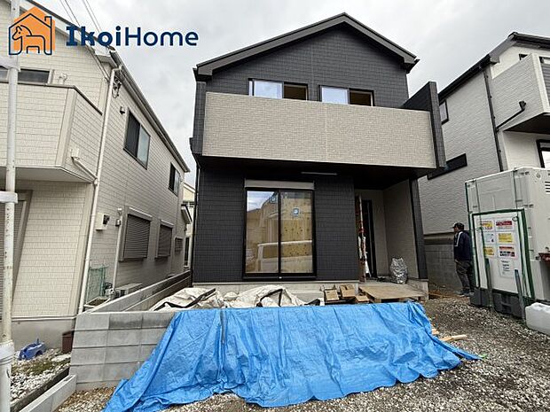 JR「朝霧」駅徒歩23分、バスでは10分の立地になります。松が丘小学校は徒歩3分で通学に便利です。