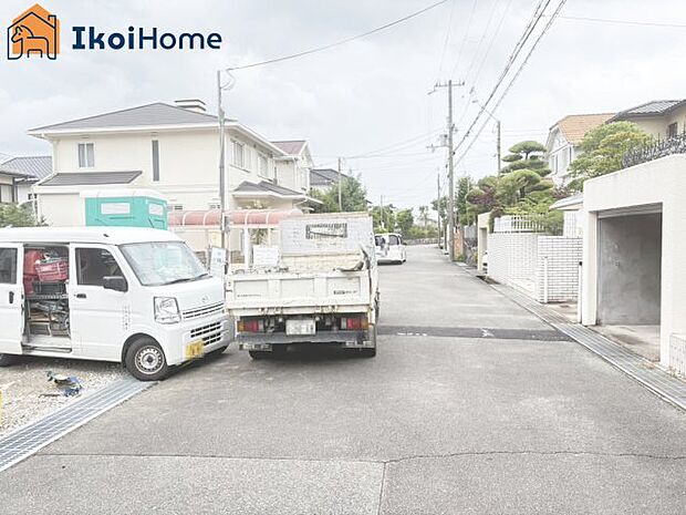 ●年中無休：当日予約可●前面道路幅員約6.5ｍ、交通量少なめで安心の住環境♪高低差なく入出庫も楽々！