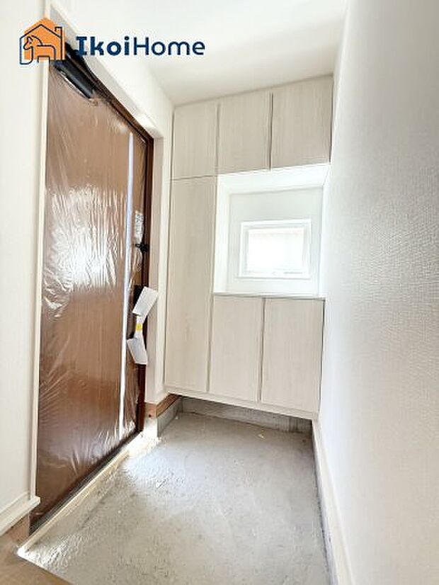 【シューズインクローゼット】収納できる場所が多く家族が多い方、靴を集めることが好きな方、いろいろな方が便利に使うことができます。