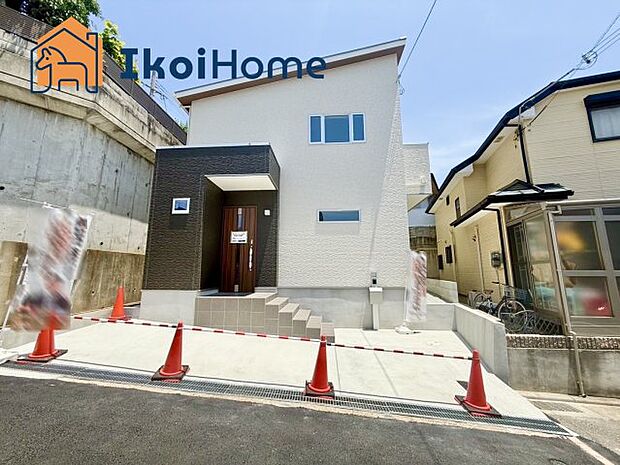 【外観】お庭スペースございますので、物置を置いていただく事や家庭菜園・ガーデニングなどもお楽しみいただけます