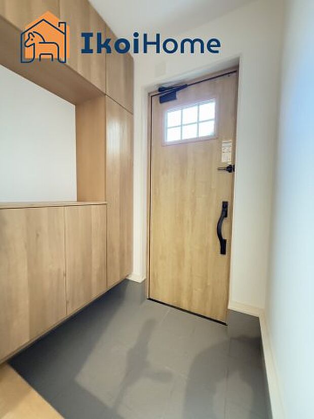 【シューズボックス】収納できる場所が多く家族が多い方、靴を集めることが好きな方、いろいろな方が便利に使うことができます。