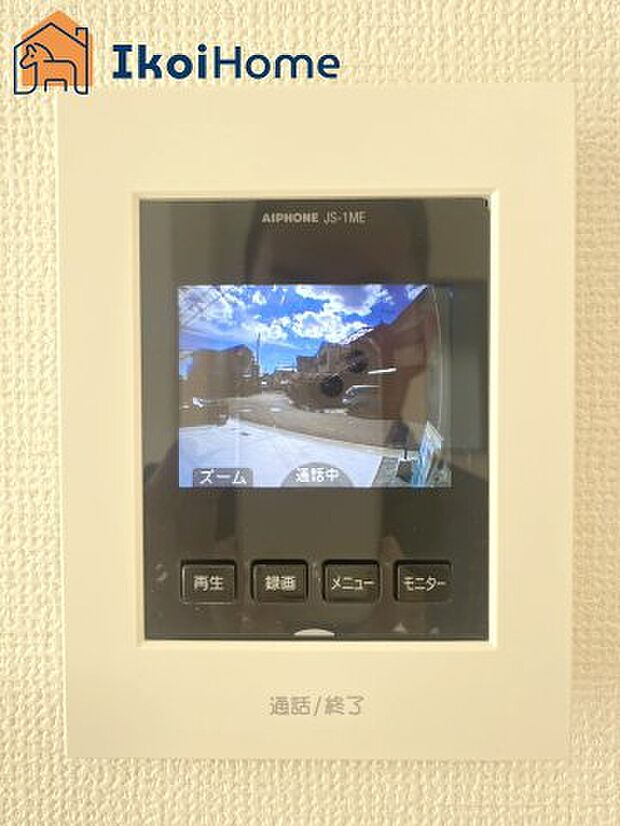 【TVモニターホン】来客があった時にも画面越しに顔を確認できるほか、録画機能も付いているので安心です。