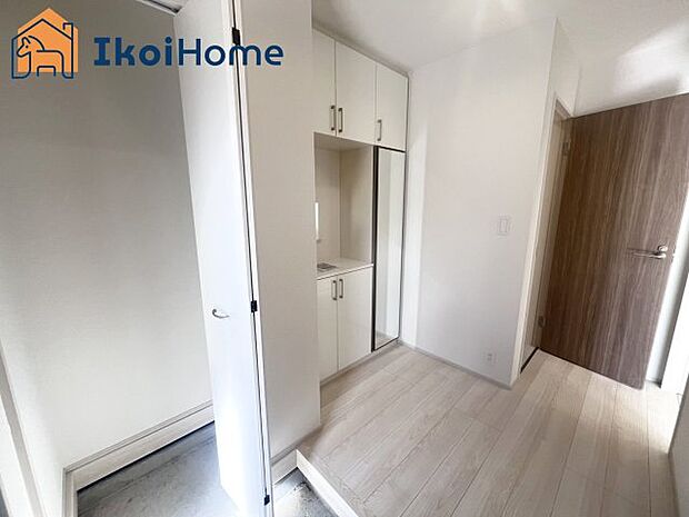 【シューズインクローゼット】収納できる場所が多く家族が多い方、靴を集めることが好きな方、いろいろな方が便利に使うことができます。