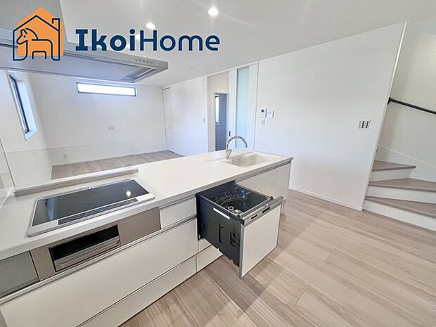 【キッチン】【ホームページに現地動画掲載中】●年中無休：当日予約可●人気の対面式のキッチンで明るく使いやすです！