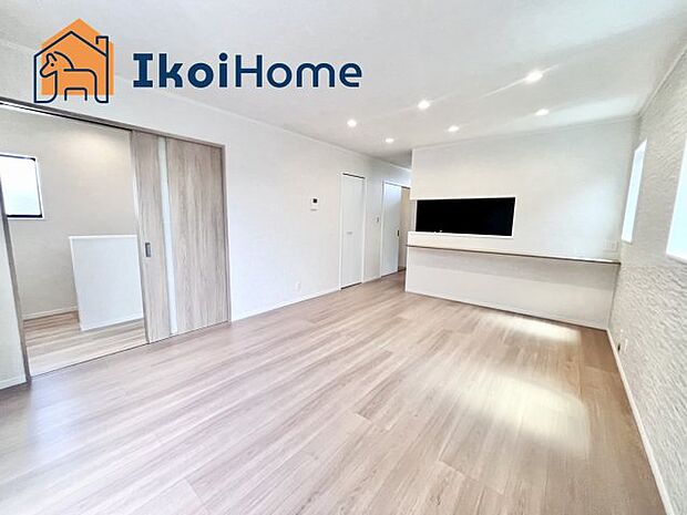 【居間・リビング】【ホームページに現地動画掲載中】●年中無休:当日予約可●フロア・アクセントクロス・エアコン等の工事可