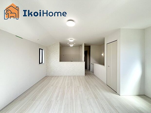 【居間・リビング】【ホームページに現地動画掲載中】●年中無休:当日予約可●リビングは長方形で家具配置のしやすい間取り!