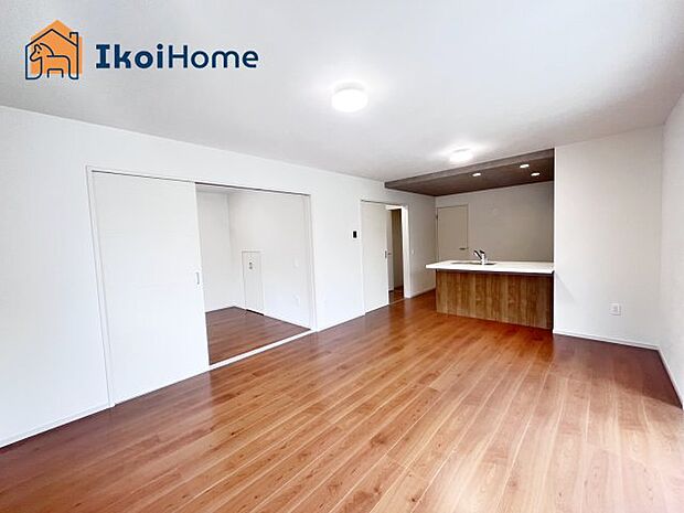 【居間・リビング】【ホームページに現地動画掲載中】●年中無休:当日予約可●広々としたLDK16帖ございます!は2面採光