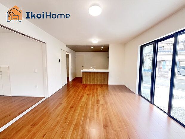 【居間・リビング】【ホームページに現地動画掲載中】●年中無休:当日予約可●カウンターキッチンで開放感があります