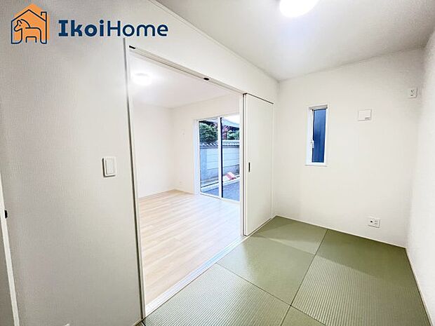 【畳コーナー】和室は音を吸収し、柔らかく転んでも痛くない為、お子様も安心して過ごせるほか、親御様も一息ついて休める空間になるので1室あると便利です。