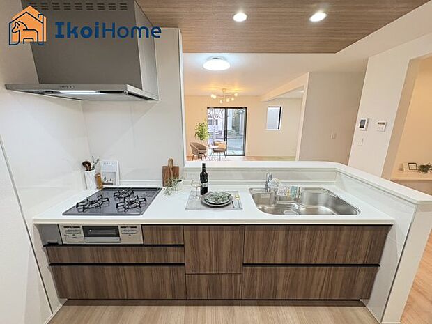 【コンロ】ガスコンロは高火力での調理も可能で、調理器具を選ばなくてもいいので便利です。