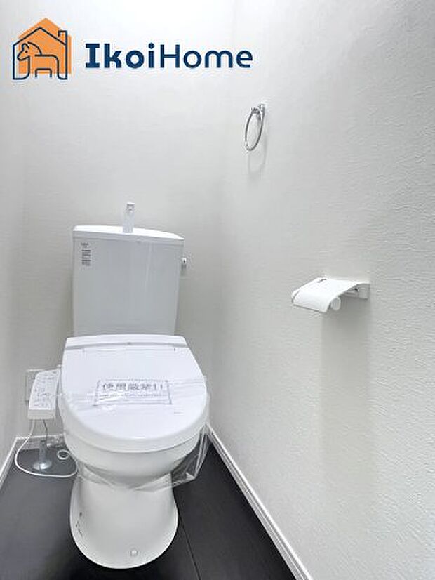 【トイレ】トイレには温水洗浄便座機能付きで、冬も便座が冷たくないので腰冷えを避けられます。