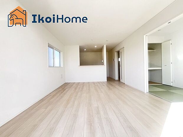 【居間・リビング】【ホームページに現地動画掲載中】●年中無休：当日予約可●LDKは2面採光で明るい空間になっています。