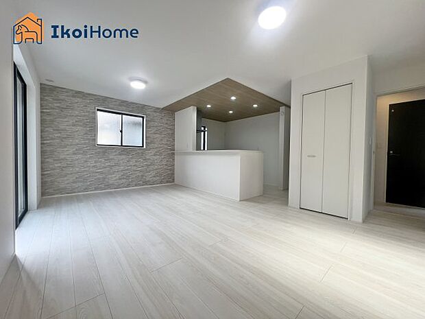 【居間・リビング】【ホームページに現地動画掲載中】●年中無休：当日予約可●LDK16.5帖になります。2面採光！