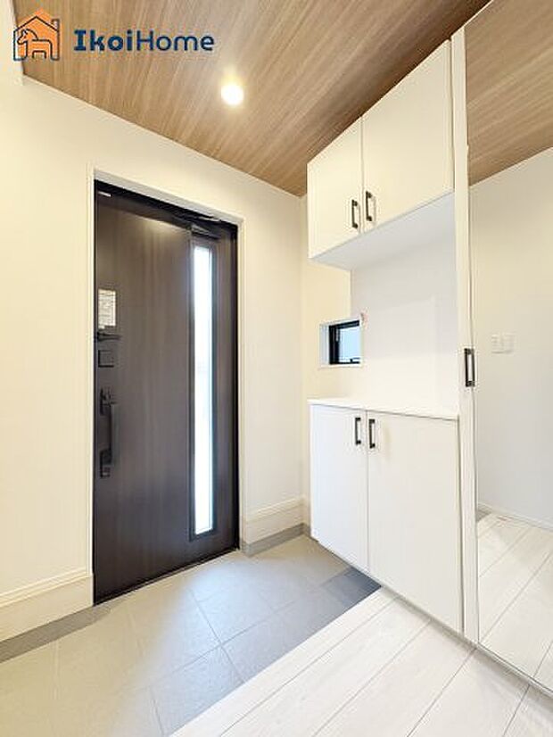 【シューズインクローゼット】収納できる場所が多く家族が多い方、靴を集めることが好きな方、いろいろな方が便利に使うことができます。