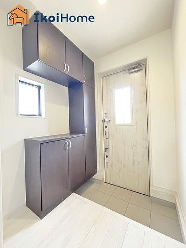 【シューズインクローゼット】収納できる場所が多く家族が多い方、靴を集めることが好きな方、いろいろな方が便利に使うことができます。