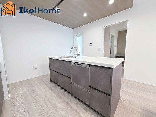 【キッチン】【ホームページに現地動画掲載中】●年中無休：当日予約可●開放的なアイランドキッチンとなっております♪