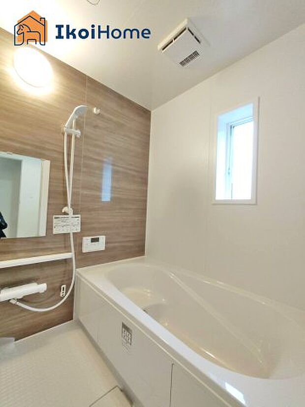 【お風呂】●施工事例●一般的な畳2枚分の浴室の広さになっています。お子様と一緒に入っても狭くありません。