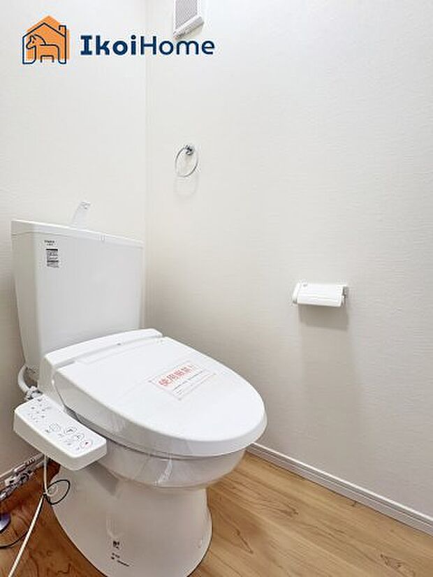 【トイレ】トイレには温水洗浄便座機能付きで、冬も便座が冷たくないので腰冷えを避けられます。