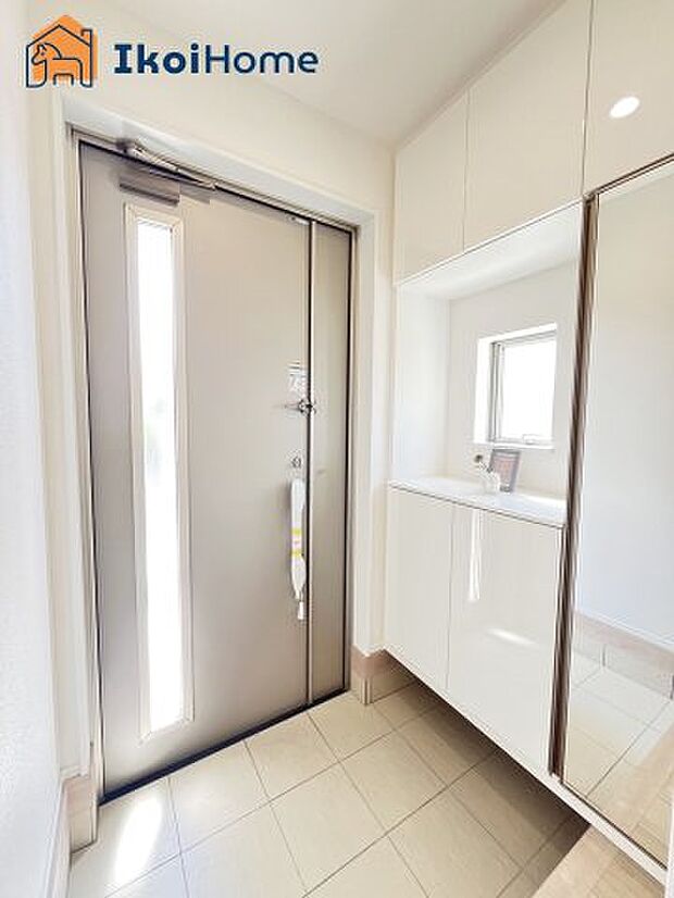 【シューズインクローゼット】●施工事例●収納できる場所が多く家族が多い方、靴を集めることが好きな方、いろいろな方が便利に使うことができます。