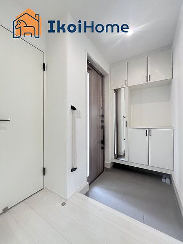 【シューズインクローゼット】●施工事例●収納できる場所が多く家族が多い方、靴を集めることが好きな方、いろいろな方が便利に使うことができます。