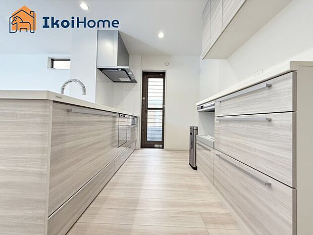 【キッチン】◆同社施工例◆人気の対面式のキッチン♪調理スペースもゆったり！使いやすいです！