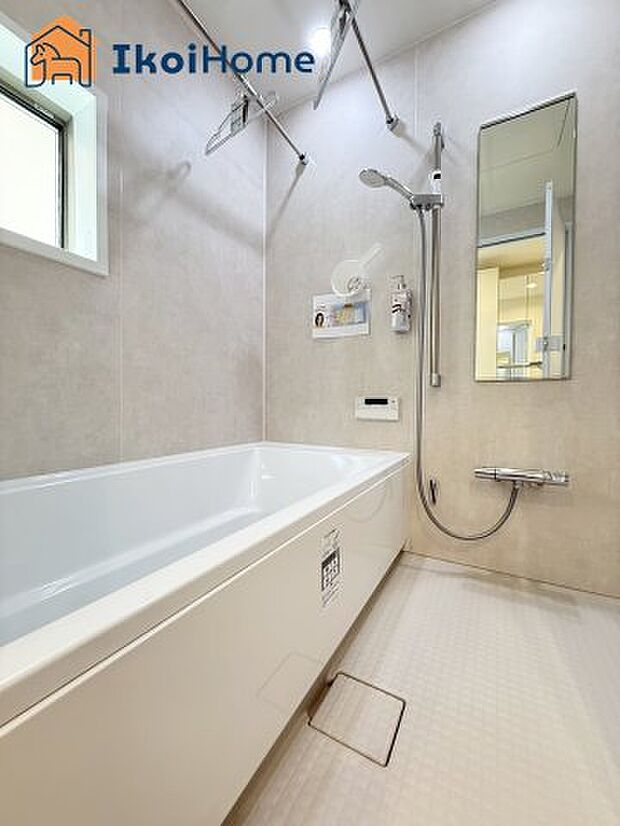 【お風呂】◆施工例◆一般的な畳2枚分の浴室の広さになっています。お子様と一緒に入っても狭くありません。