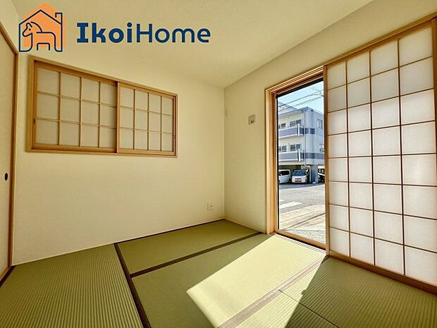 【畳コーナー】和室は音を吸収し、柔らかく転んでも痛くない為、お子様も安心して過ごせるほか、親御様も一息ついて休める空間になるので1室あると便利です。